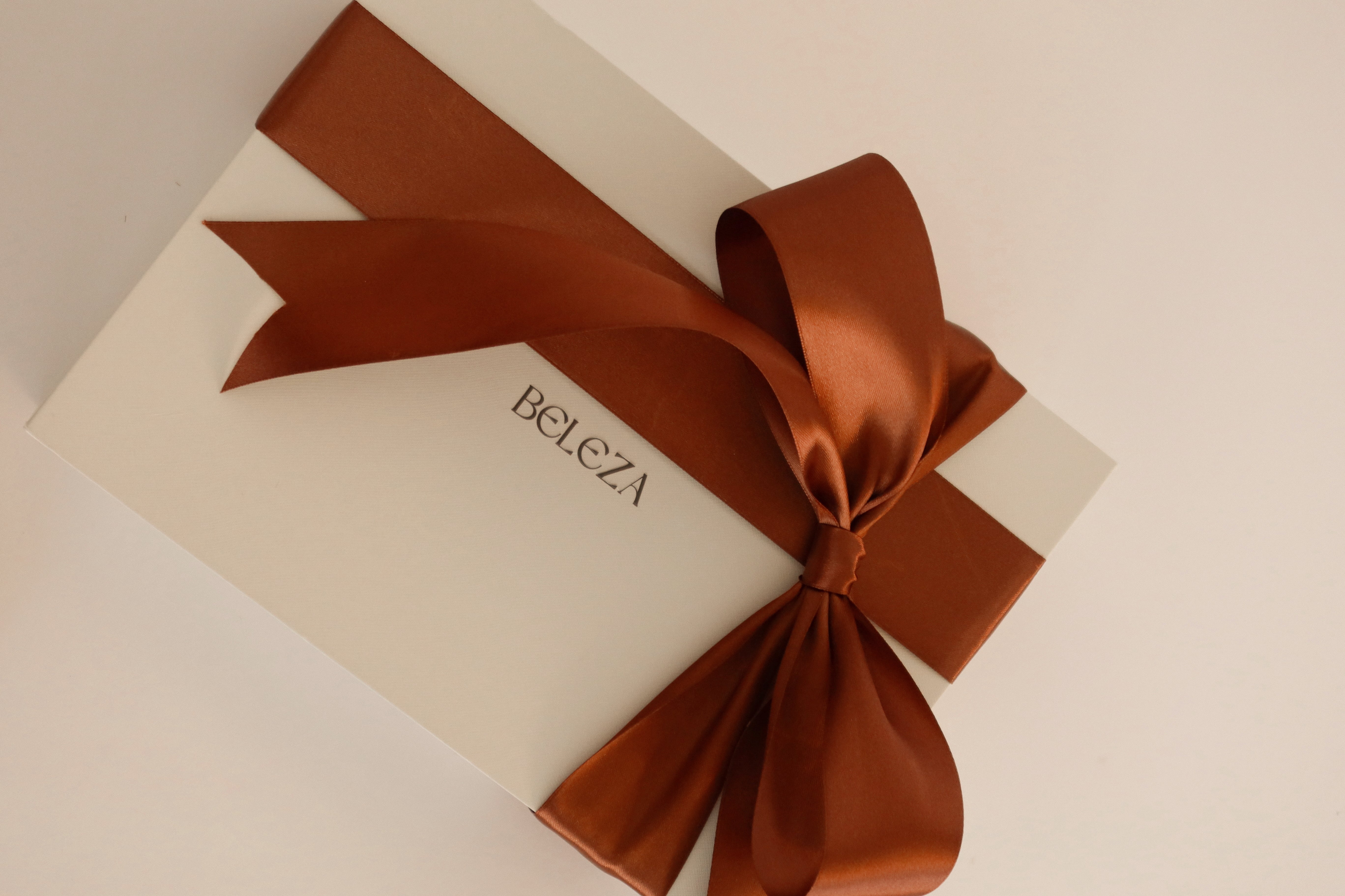 Beleza Pottery Kit box with a brown ribbon and 'Beleza' branding on a beige background and brown bow.